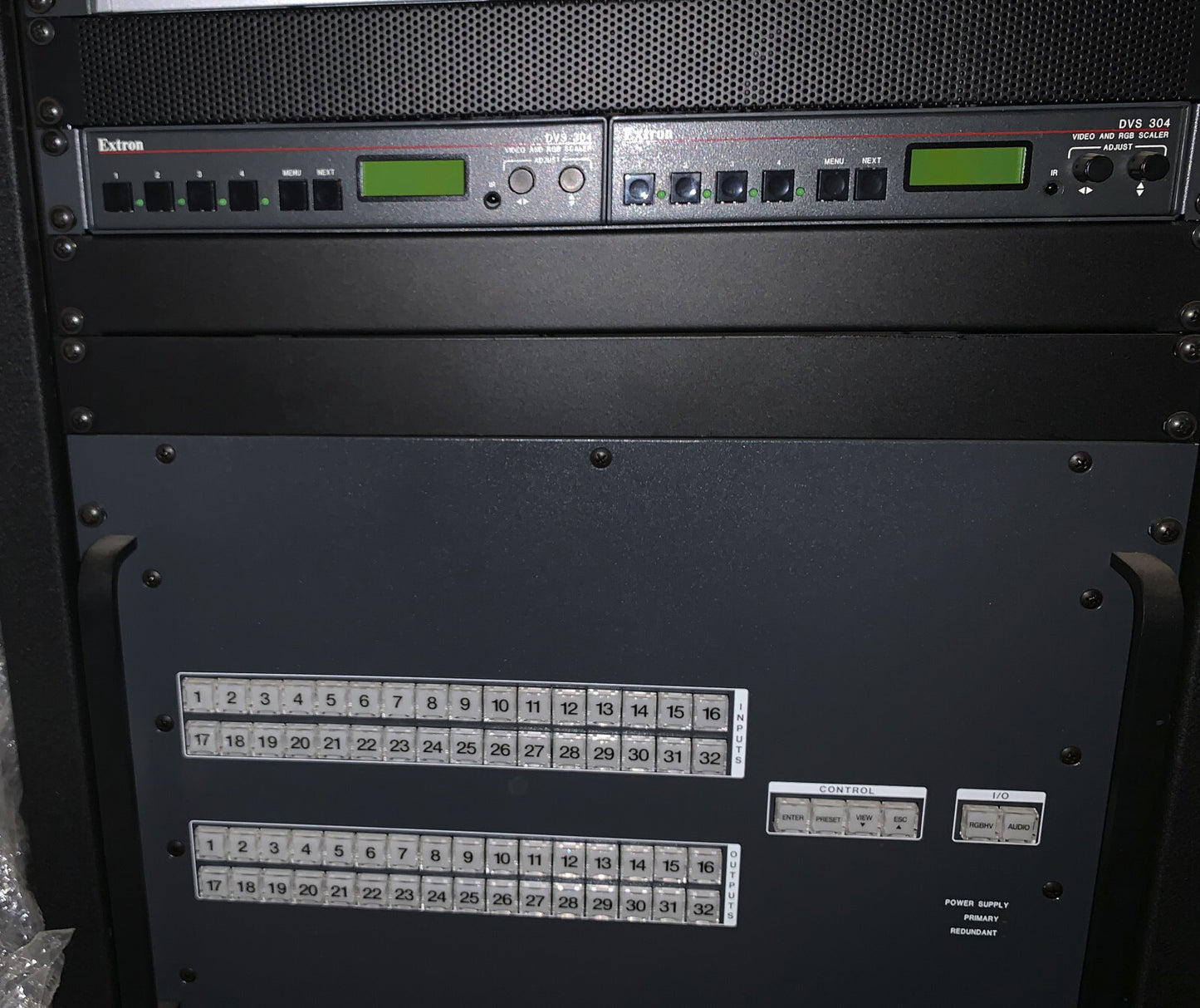 SPL INTEGRIERTE LÖSUNG MEDIENSCHRANK MIT INHALT