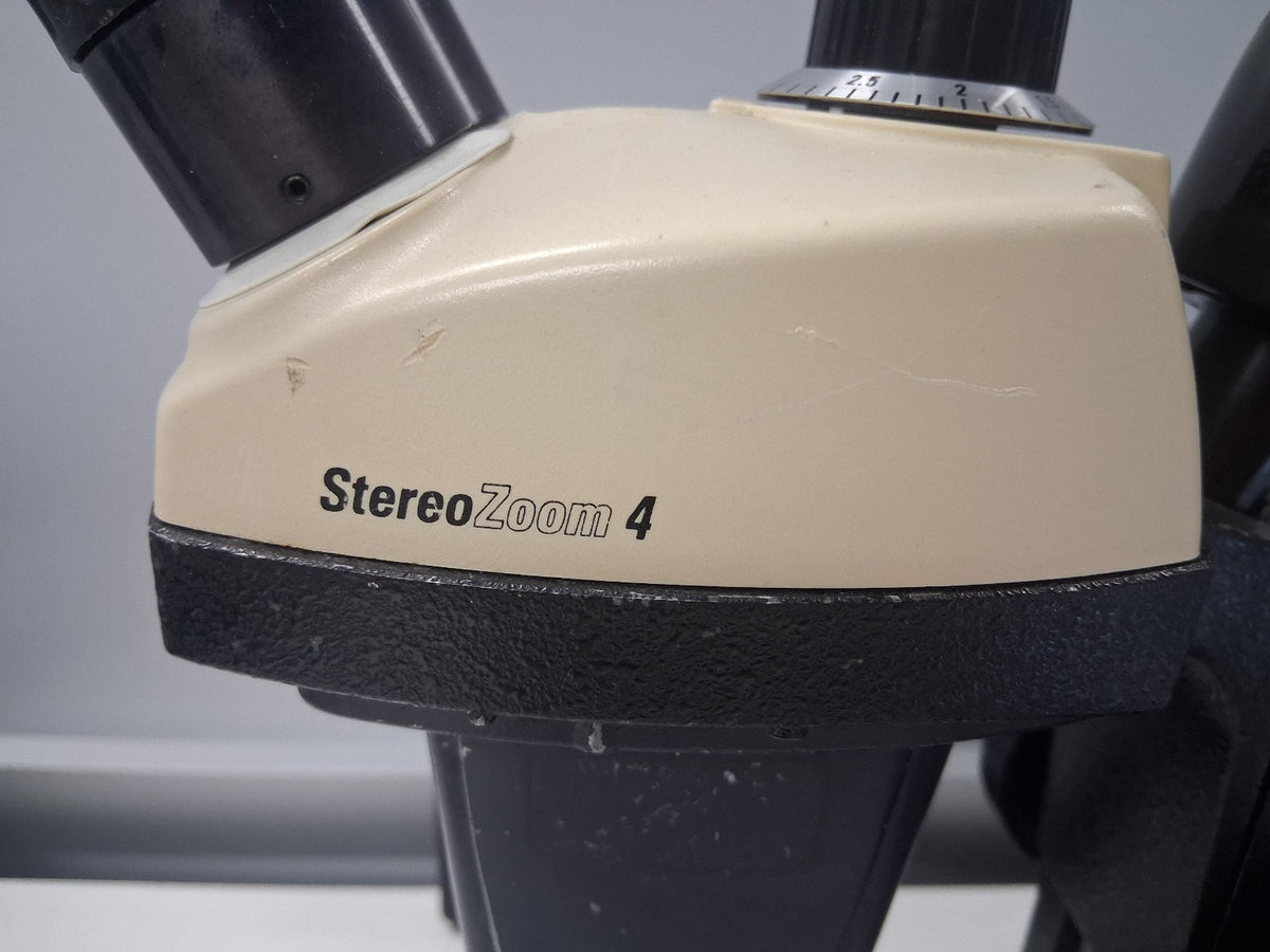 Leica StereoZoom 4 Microscope w/ 10X Eyepieces Stand & Light 7-30X Magnification