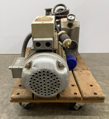 BUSH AKH 1EF100LA-04 VACUUM PUMP 208 V 60 HZ FOR PARTS REPAIR