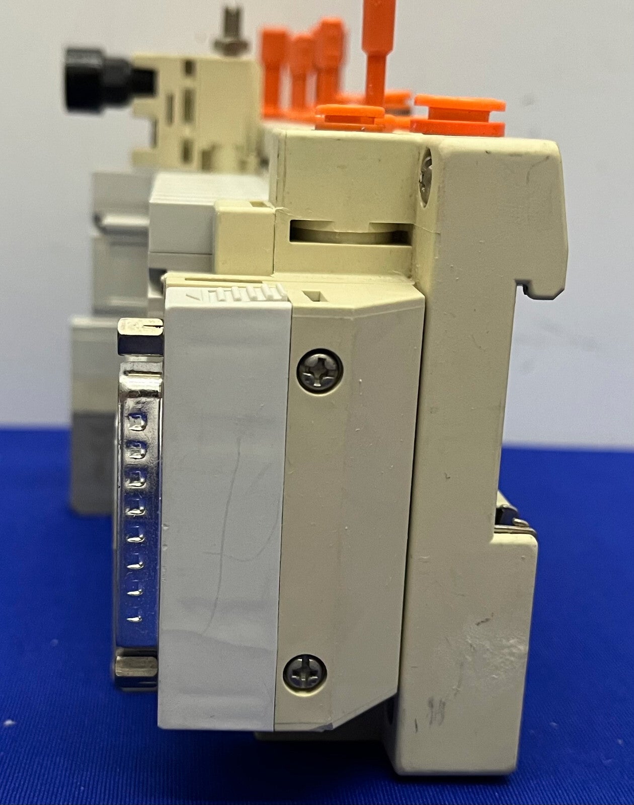 SMC SS5V1-1010983-03-1 MANIFOLD w/ 14 QTY SV1100-5FU PNEUMATIC ASSEMBLY BLOCK