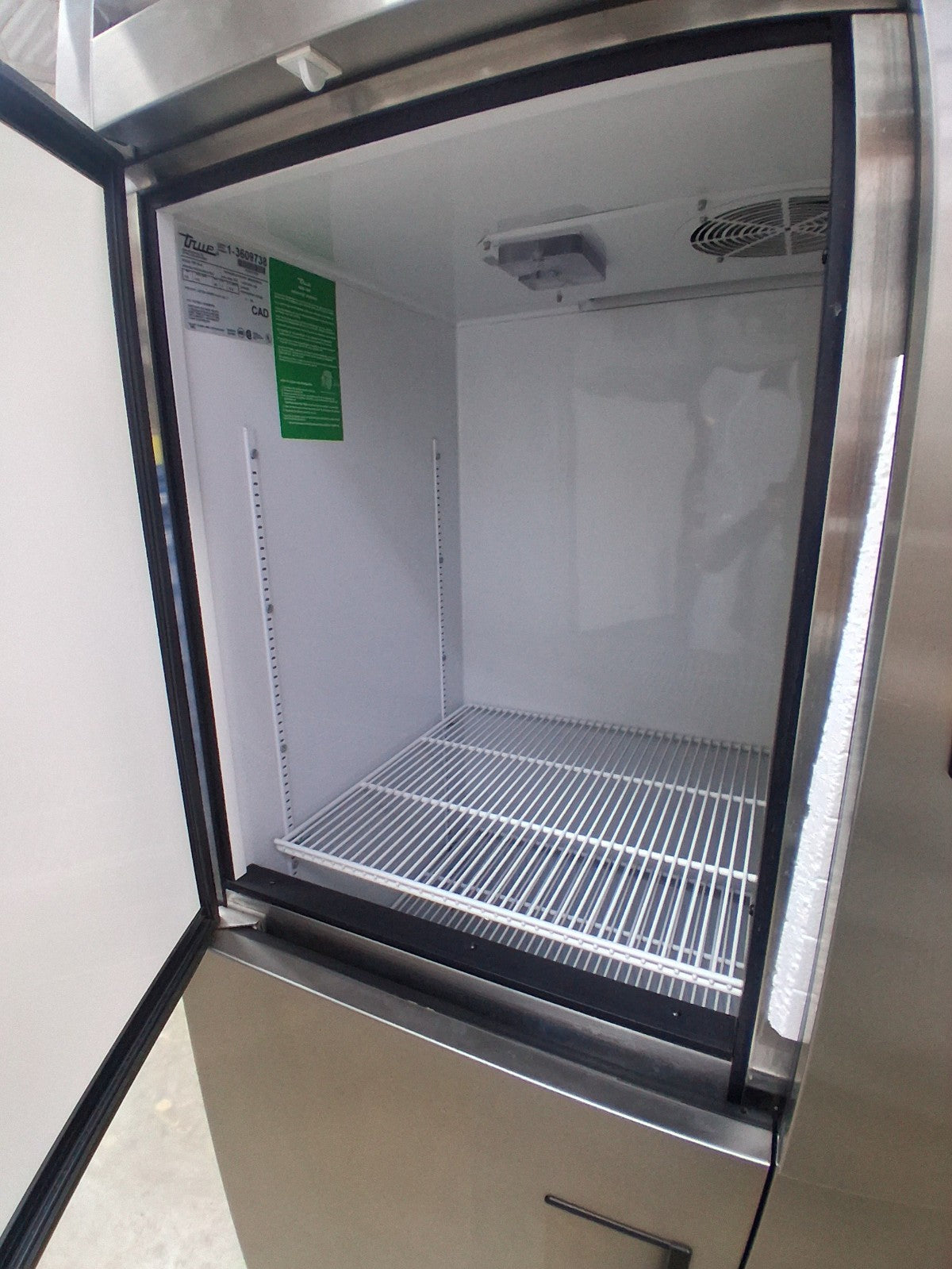 True Refrigerator TM-74-6 1/2 HP 115 V 60 HZ 1 PH 11.8 AMPS Reach in 6 Doors