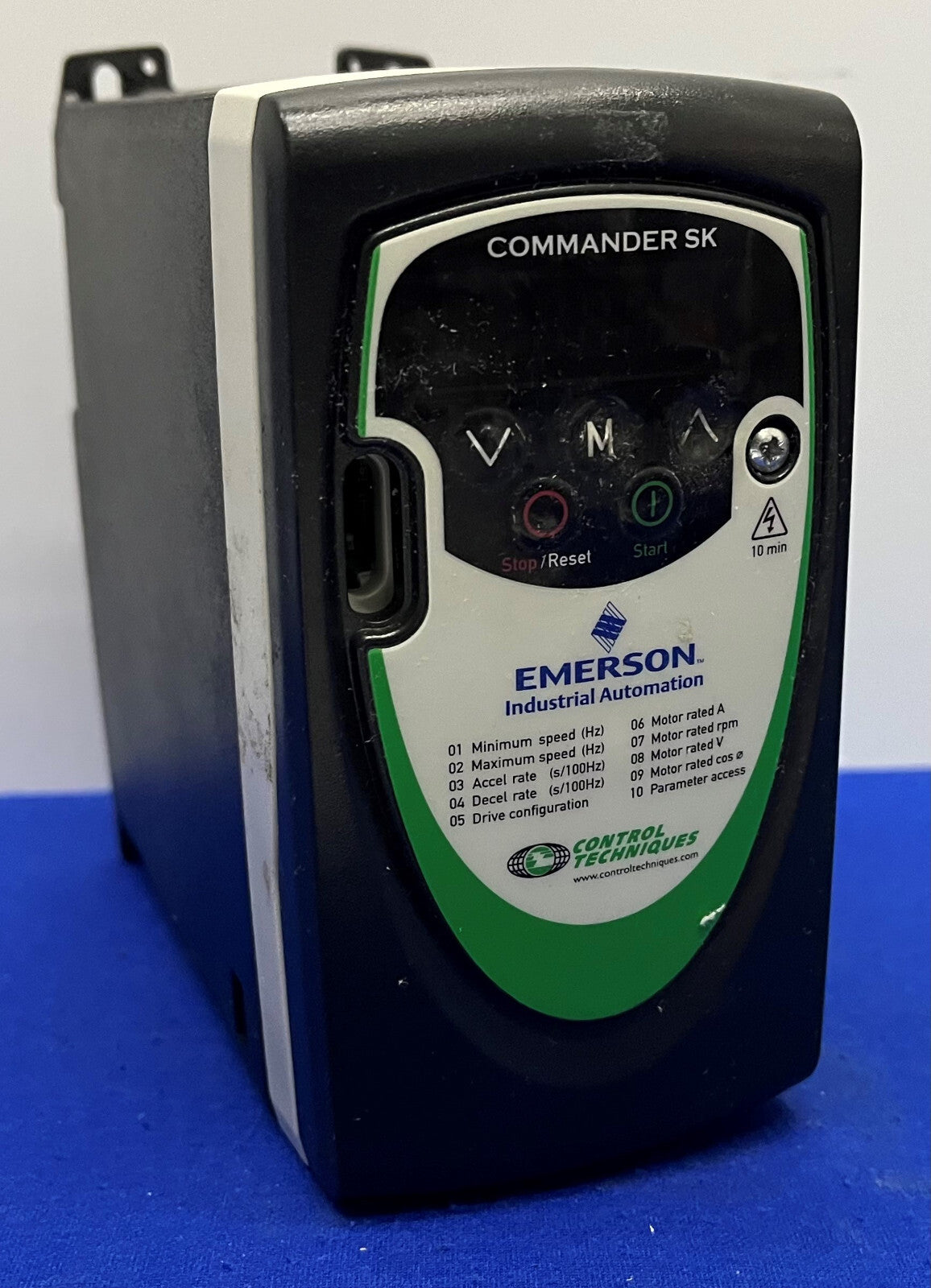 EMERSON CONTROL TECHNIQUES SKA1200075 VECTOR CONTROL DRIVE 240 VCA - PIÈCES/RÉPARATION