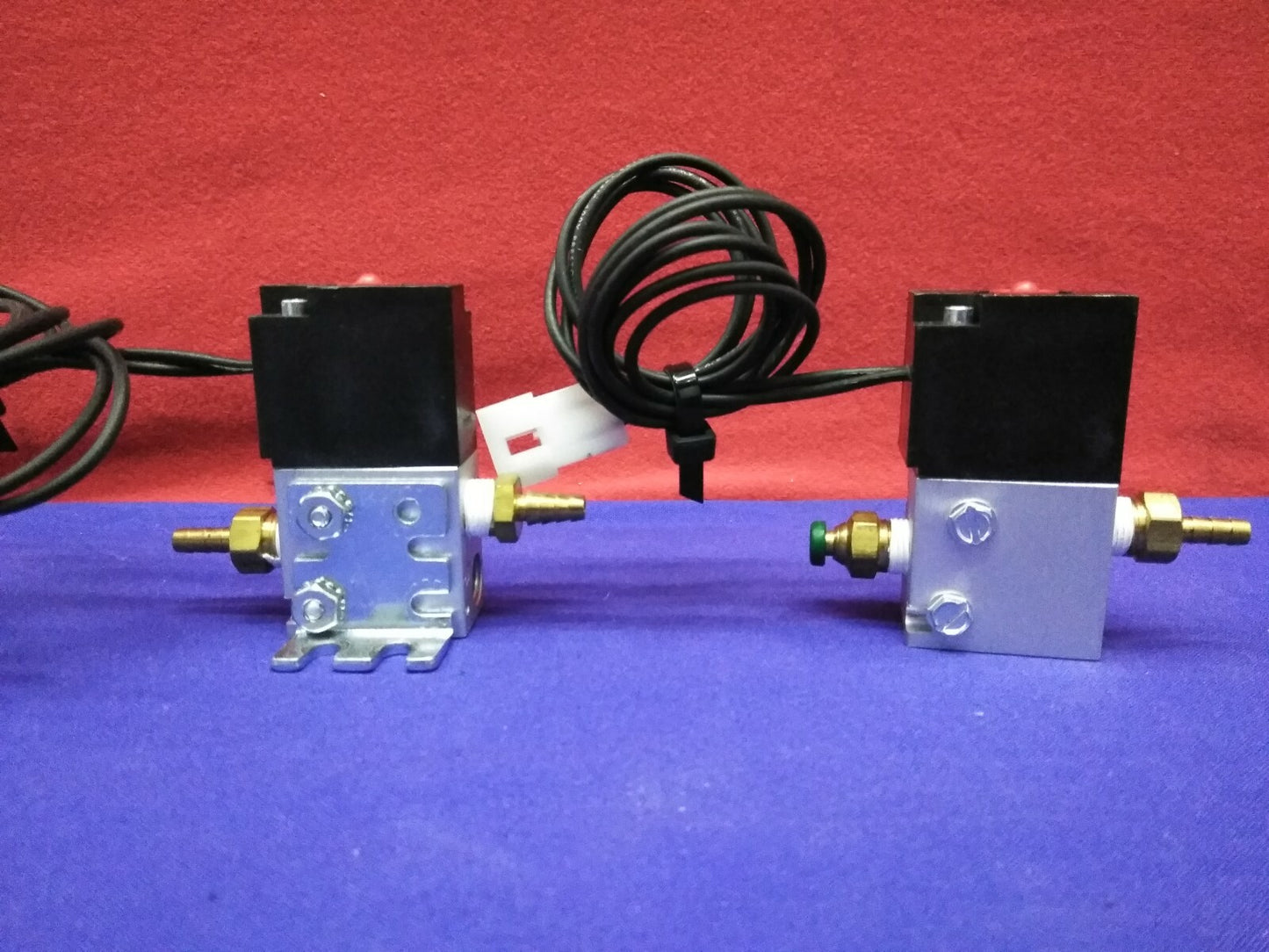 1 LOT VAN QTY 2 - INGERSOLL RAND P251SS-O24-DG G1061 SOLENOÏDEKLEPPEN 