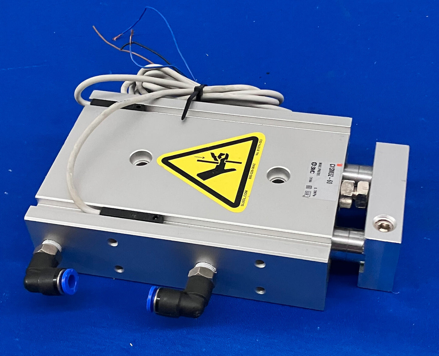 SMC CXSM32-60 DOPPELSTANGENZYLINDER, 32 MM BOHRUNG, 60 MM HUB, MIT D-Y59A POSITIONSSENSOR.