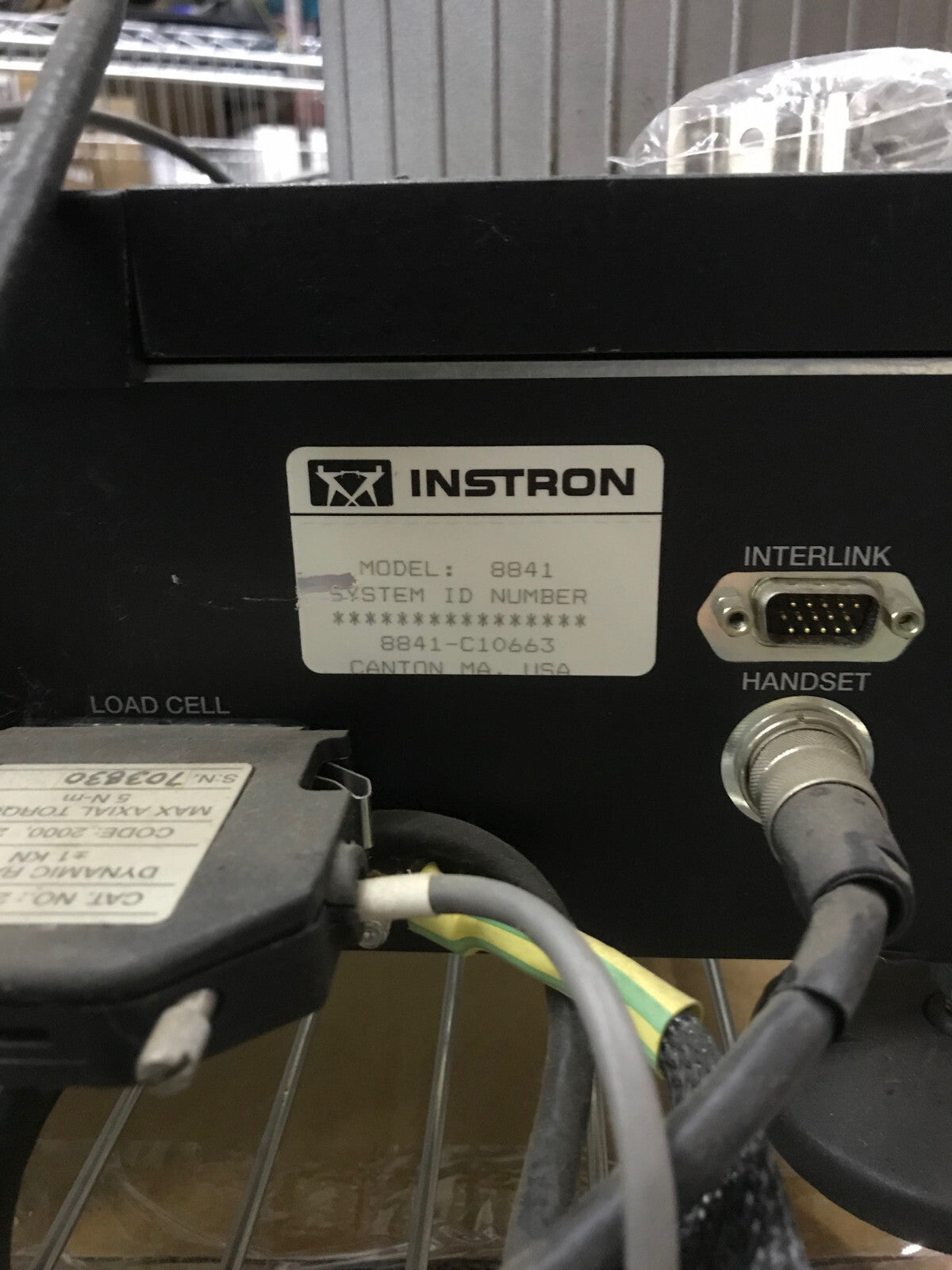 SISTEMA DE PRUEBA DE TENSIÓN DINÁMICA HIDRÁULICA ESTÁNDAR INSTRON 8841 225LBS PIEZAS/REPARACIÓN