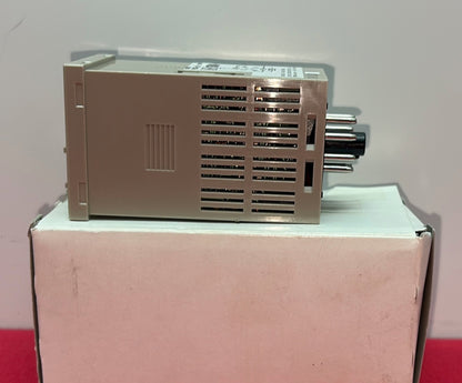 OMRON H5CN-XAN LED TIMER 100-240 VAC  LOT 2972. 297202  3A 250VAC