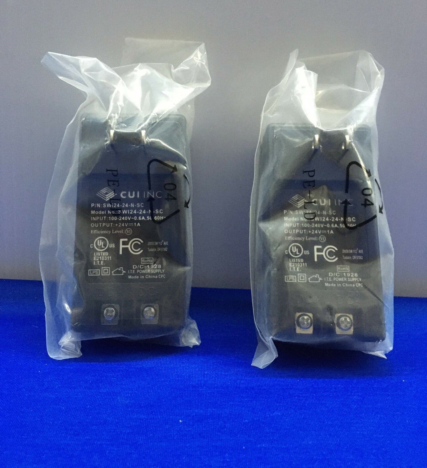 LOT DE 2 ADAPTATEURS DE MONTAGE CA/CC 24 V 24 W CUI INC / DIGI-KEY SWI24-24-N-SC / T1287-ND