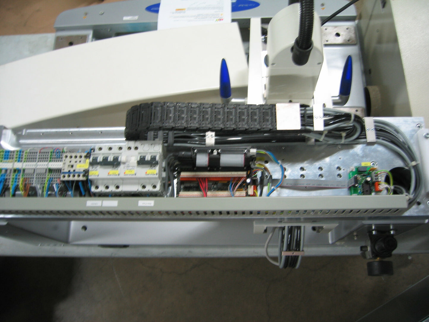INFOTECH AUTOMATION AG IP-1000 "The Bull" PICK AND PLACE SYSTEM