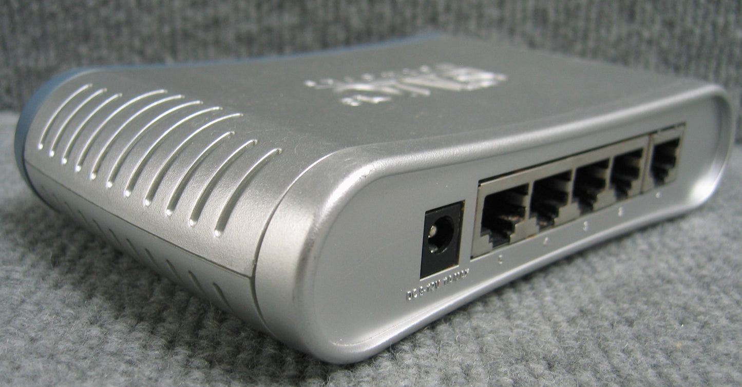 COMMUTATEUR RÉSEAU DE BUREAU ETHERNET 5 PORTS SMC NETWORKS SMCGS5 LNA