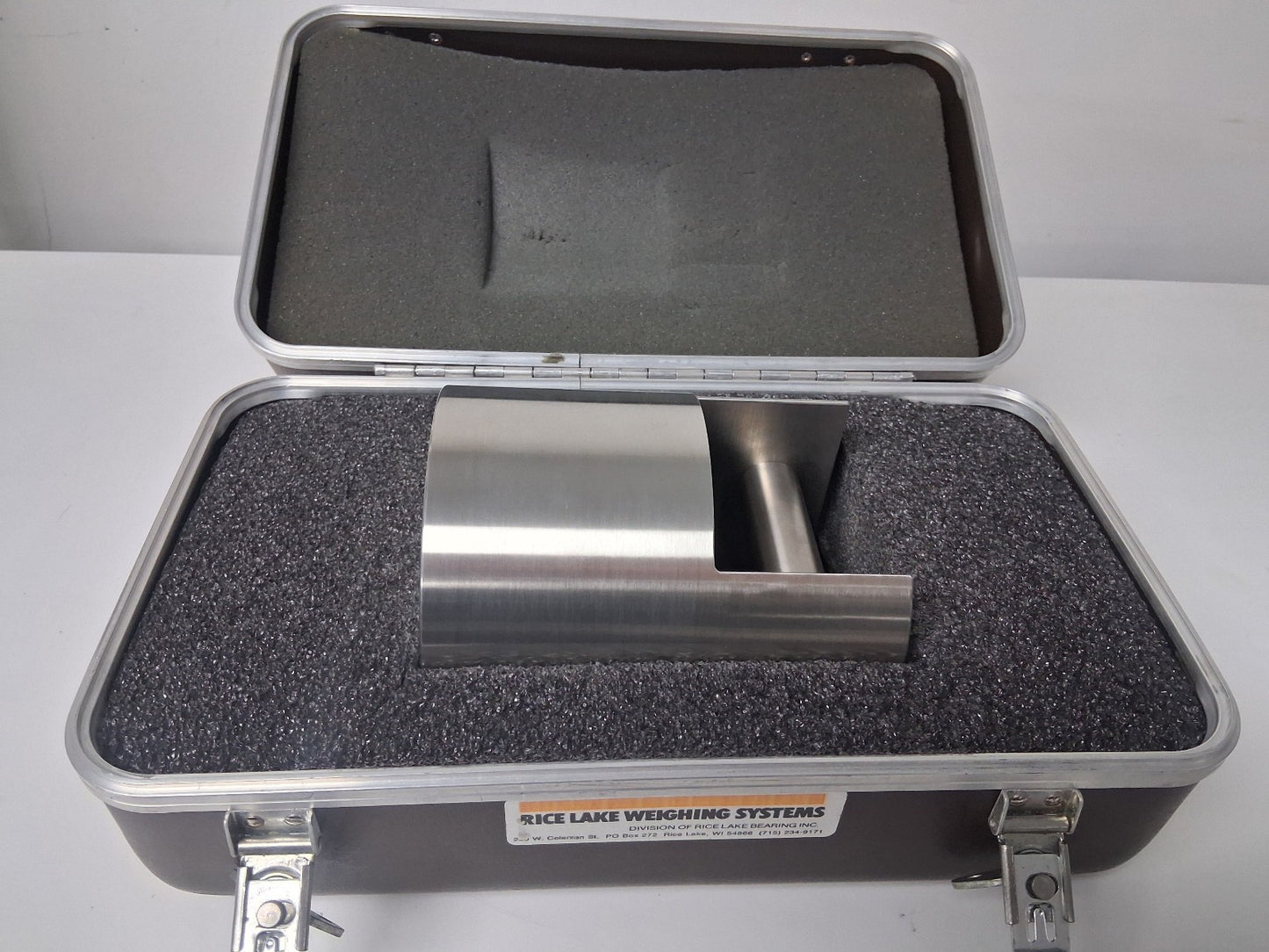 RICE LAKE WEIGHING SYSTEMS SN S46-016 10KG WEIGHT WITH CASE CLASS 3 7.84G/CM3