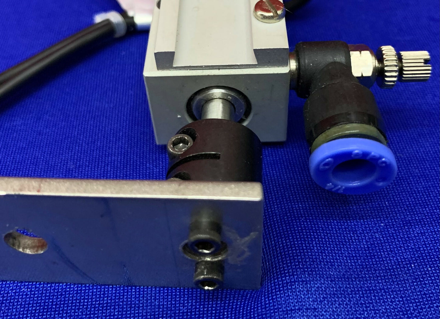 Cilindro neumático ITT Compact Air ATCL12X20US de 12 mm de diámetro con sensor de límite compacto