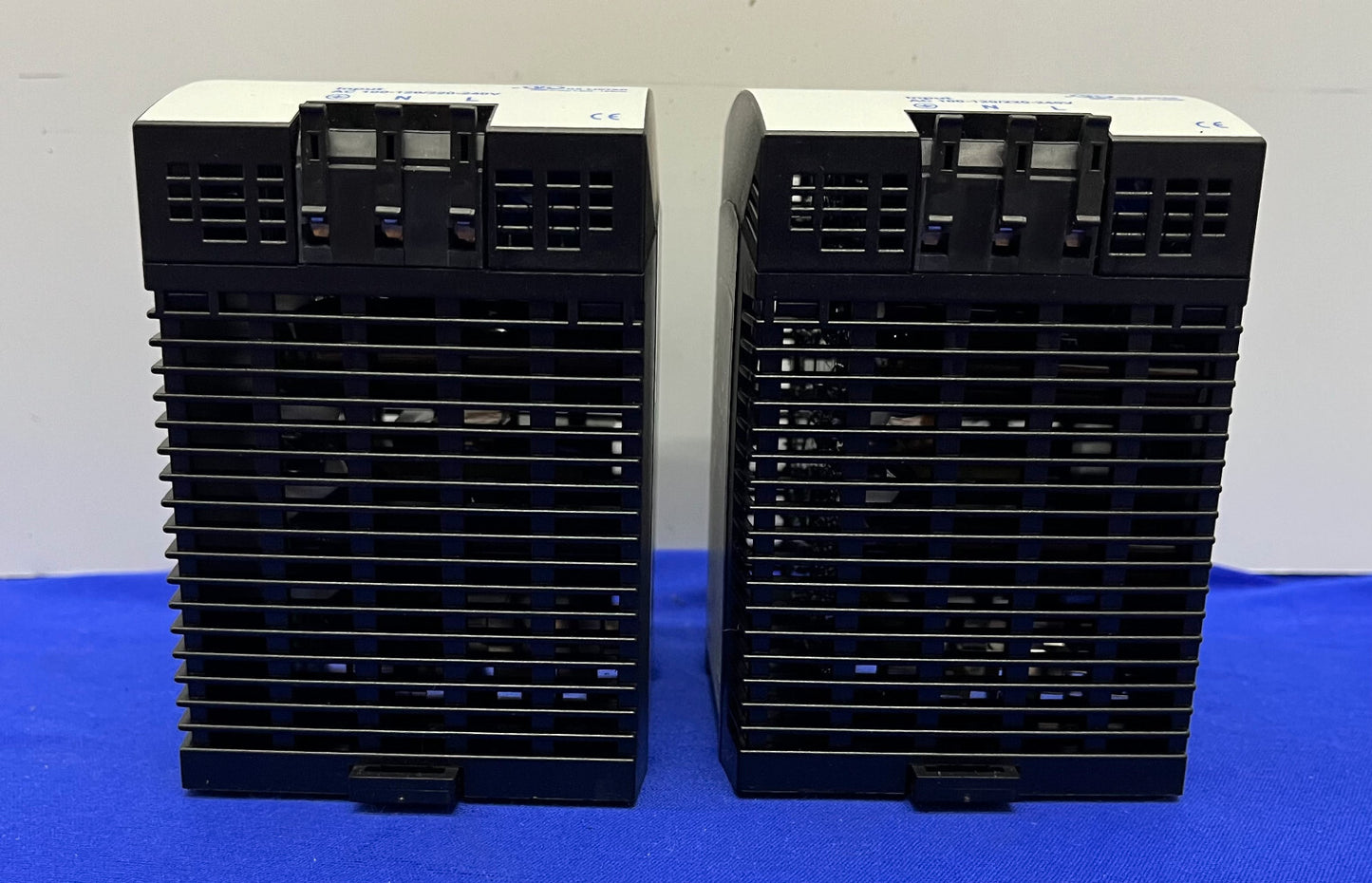 Allen Bradley AB 1606-XLP FUENTE DE ALIMENTACIÓN 1606-XLP100E Ser.A - 1 LOTE CANTIDAD 2