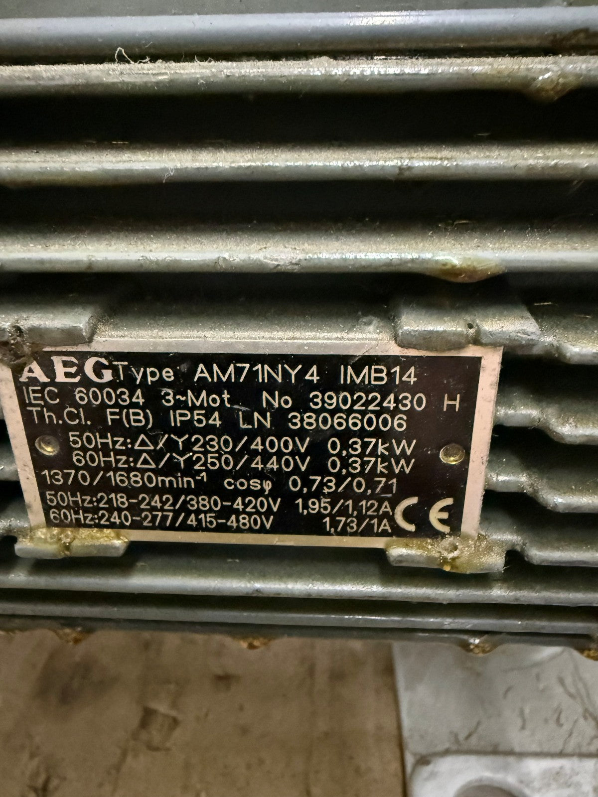 LEYBOLD / TRIVAC D8B TWO STAGE OIL SEALEDROTARY VANE VACUUM PUMP PARTS/REPAIR