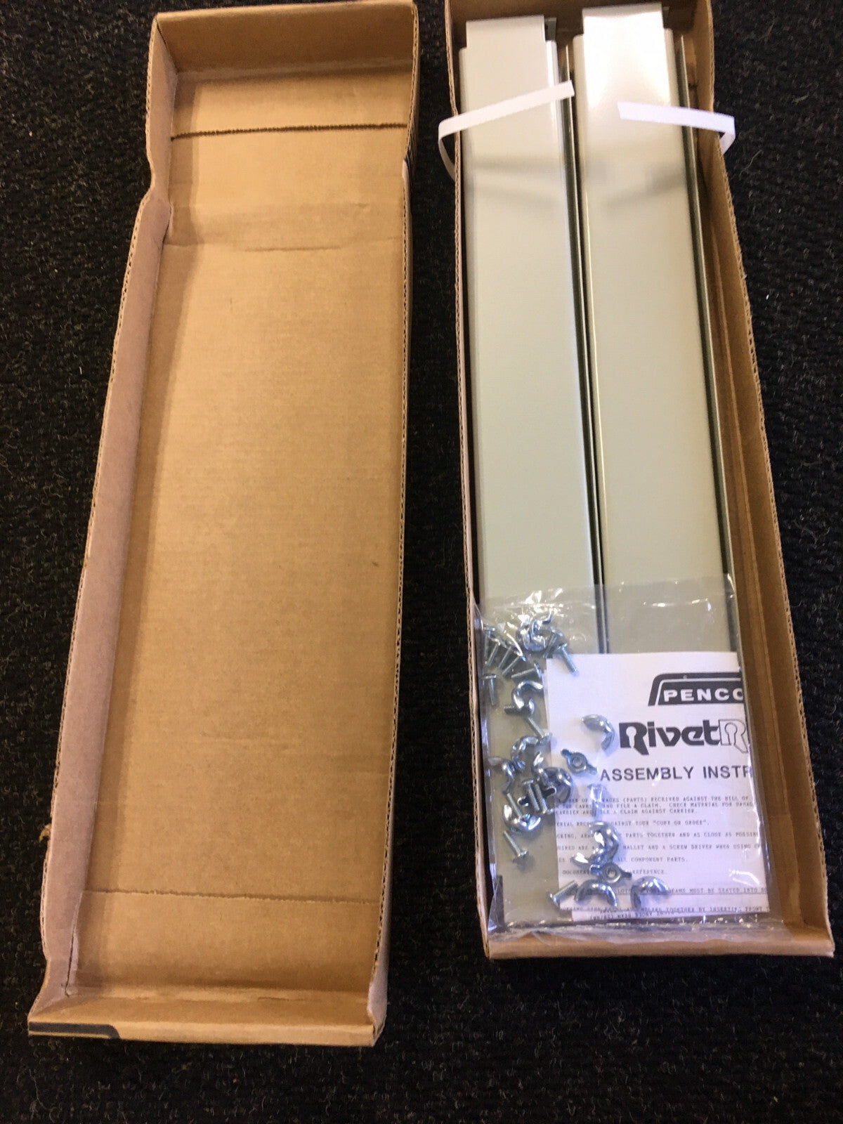 PENCO 5373400 SOPORTES CENTRALES RIVET-RITE DE 24" PARA ESTANTERÍA (1 CAJA - 4 POR CAJA)