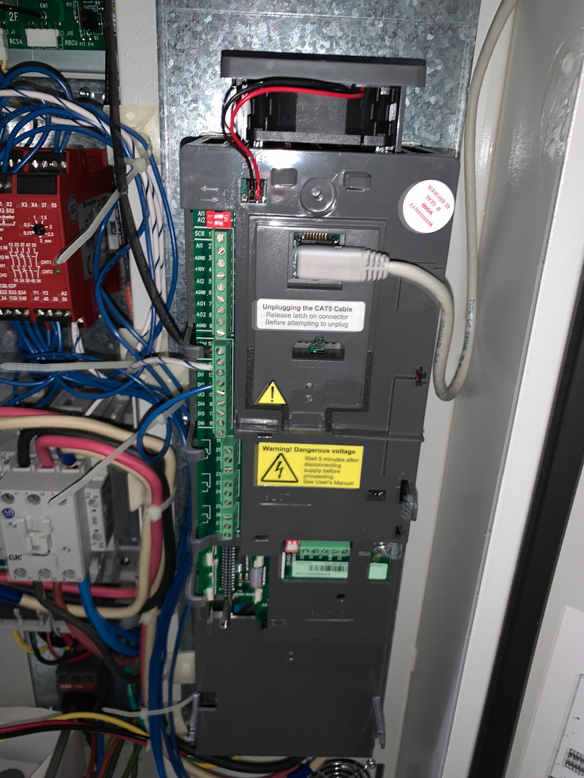 ABB ACS550-PD-024A-2+B055 AZIONAMENTO GENERALE IN CONFEZIONE CON UNITÀ DI AZIONAMENTO TRIFASE