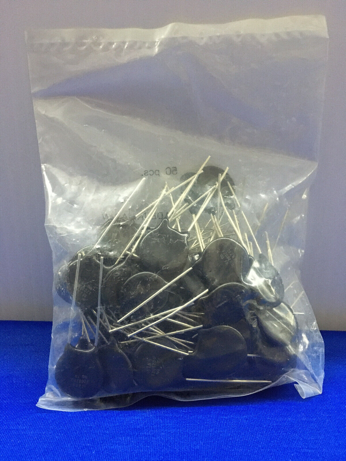 1 CONFEZIONE DA 50 PZ - DIGI-KEY P7228-ND ERZ-V20D820 VARISTORE SU ASSORBITORE 82V 10KA