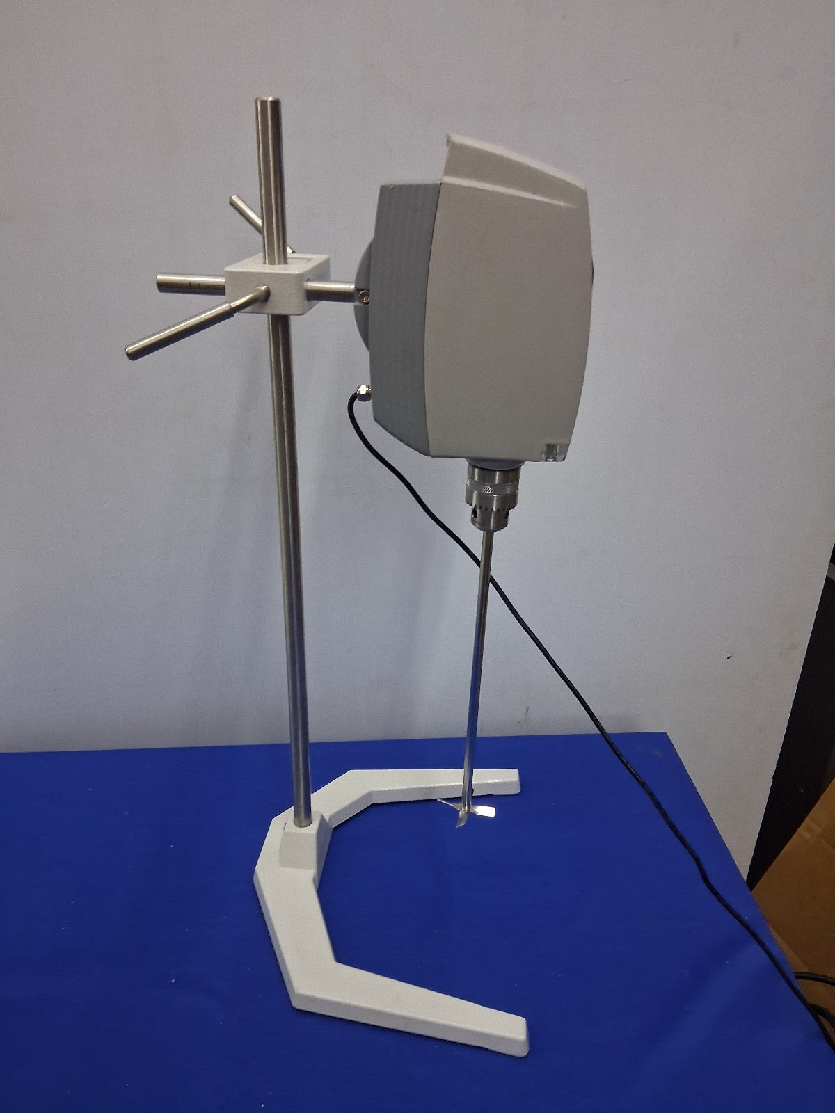CAFRAMO 2002 COMPACT DIGITAL OVERHEAD STIRRER WITH STAND SHAFT & ROD 40-2002 RPM