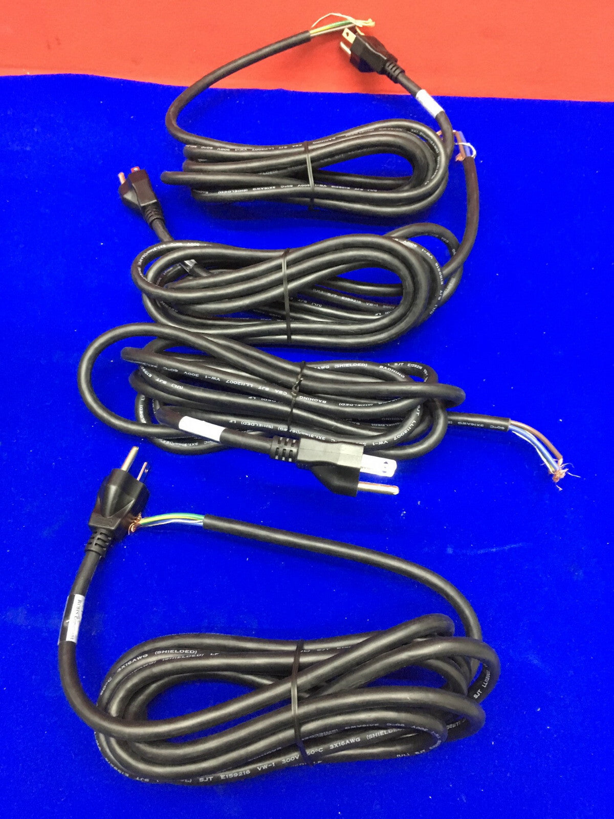 Qté 4 - Cordons d'alimentation Volex 17615 10 cordons d'alimentation B1