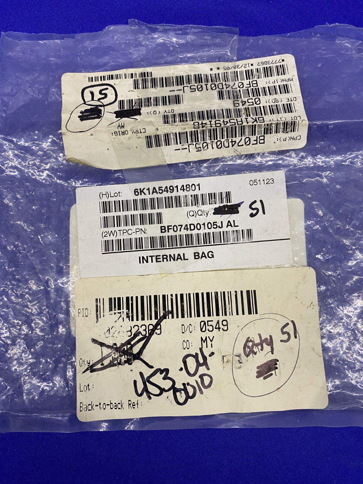 BF074D0105J CONDENSADORES DE PELÍCULA 1UF 5% 63VDC RADIAL - 1 PAQUETE CANTIDAD 51 