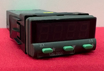 CAL CONTROLS 3200 DIGITAL TEMPERATURE CONTROLLER 5VDC 10mA