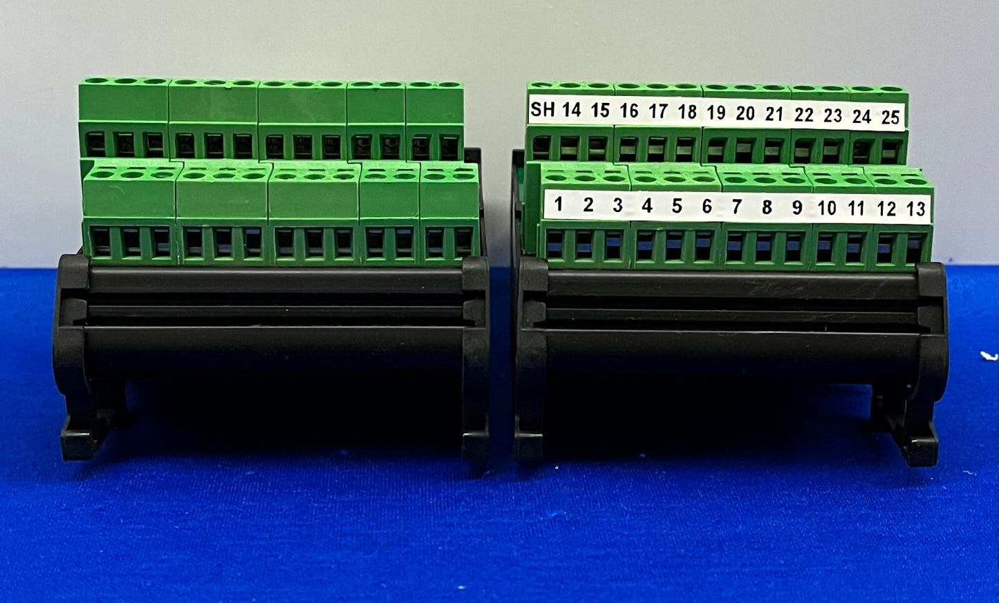 Connecteur D-sub 25 broches vers bornier American Electric LDSUB-25-MF - 1 lot de 2