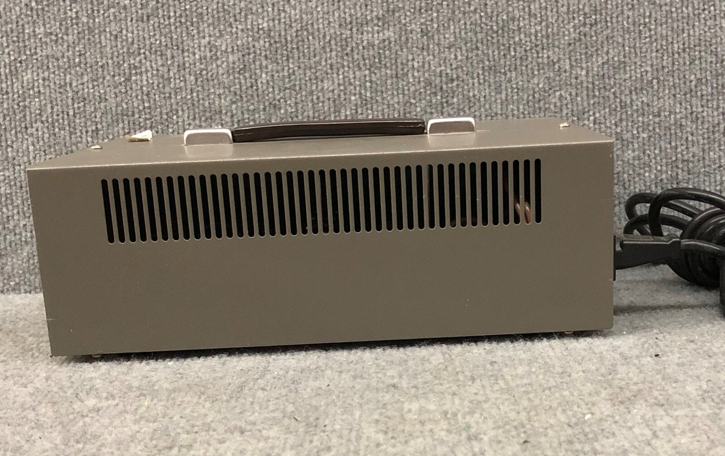 CARICABATTERIE TEAC MODELLO BU-41CH, SN 10811, 100-120 V, 50/60 HZ, 1,5 A