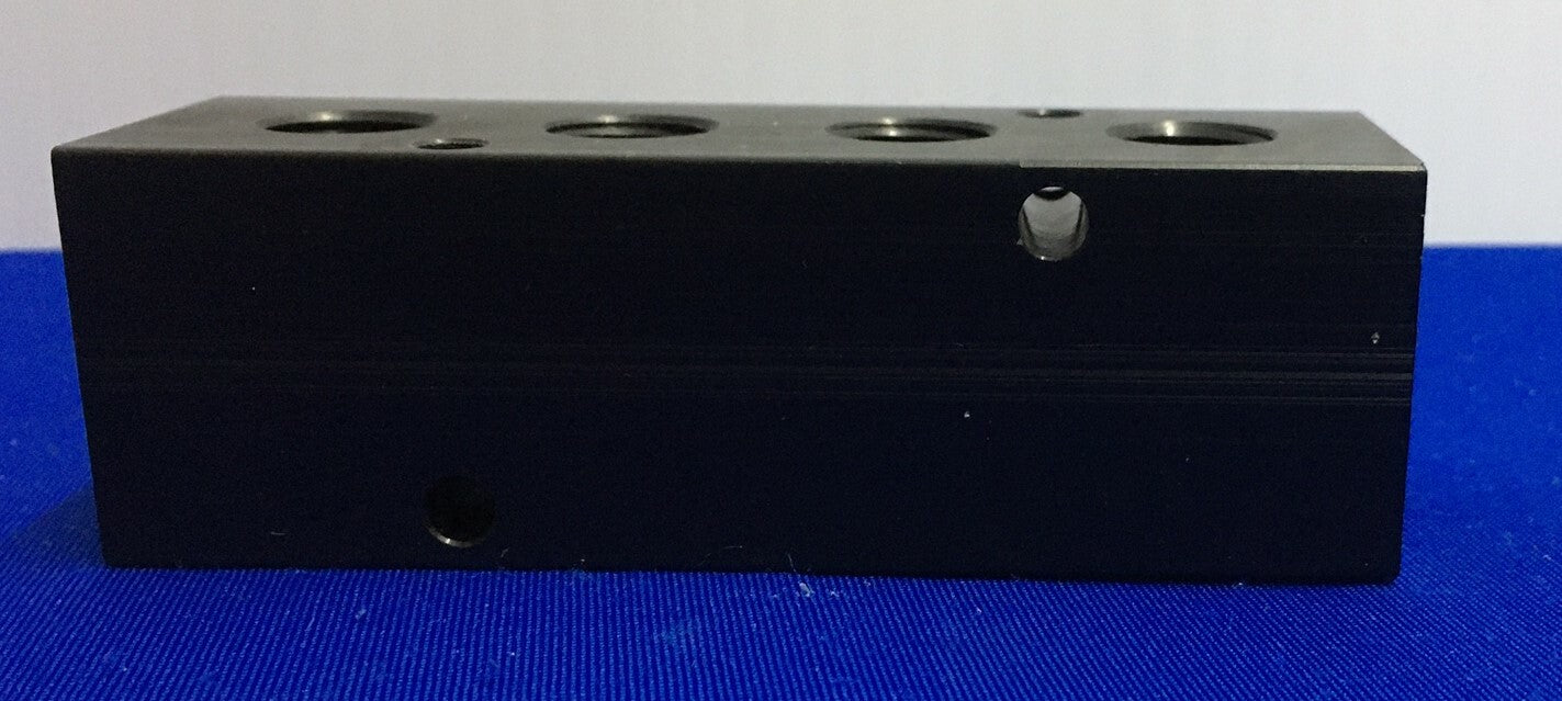PNEUMADYNE M20-250-4 マニホールド 3/8" 入口サイズ 1/4" 出口サイズ NPT
