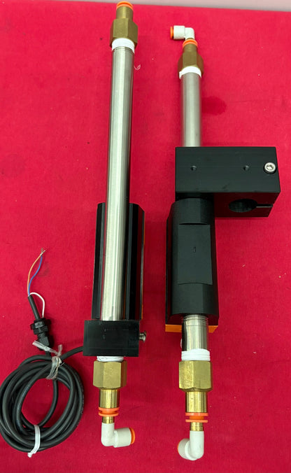 EFECTOR SD6001 COMPRESSED AIR METER FLOW SWITCH ANALOGUE OUTLET QTY 2 -FOR PARTS