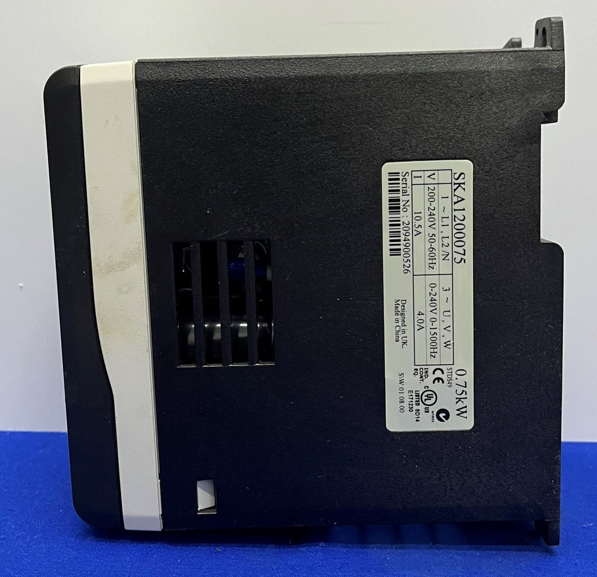 EMERSON CONTROL TECHNIQUES SKA1200075 VEKTORSTEUERANTRIEB 240 VAC - TEILE/REPARATUR
