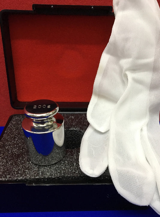 PESO OHAUS DE 200 g CON ESTUCHE Y GUANTE