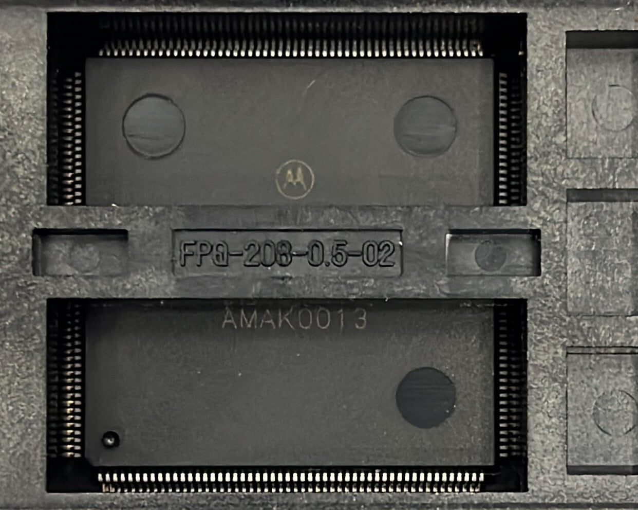 ADATTATORE PER EMULATORE A MONTAGGIO SUPERFICIALE BC-V-210PZ/1-VP DI ET EMULATION TECHNOLOGY 