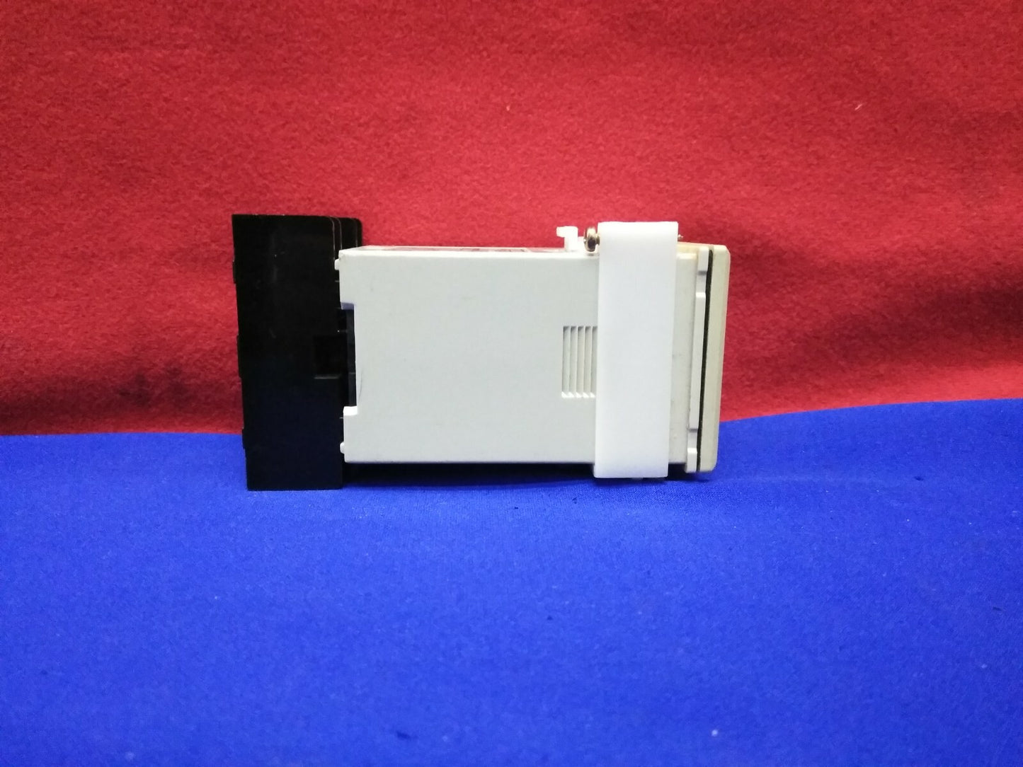 OMEGA CN4400 TEMPERATUURREGELAAR 