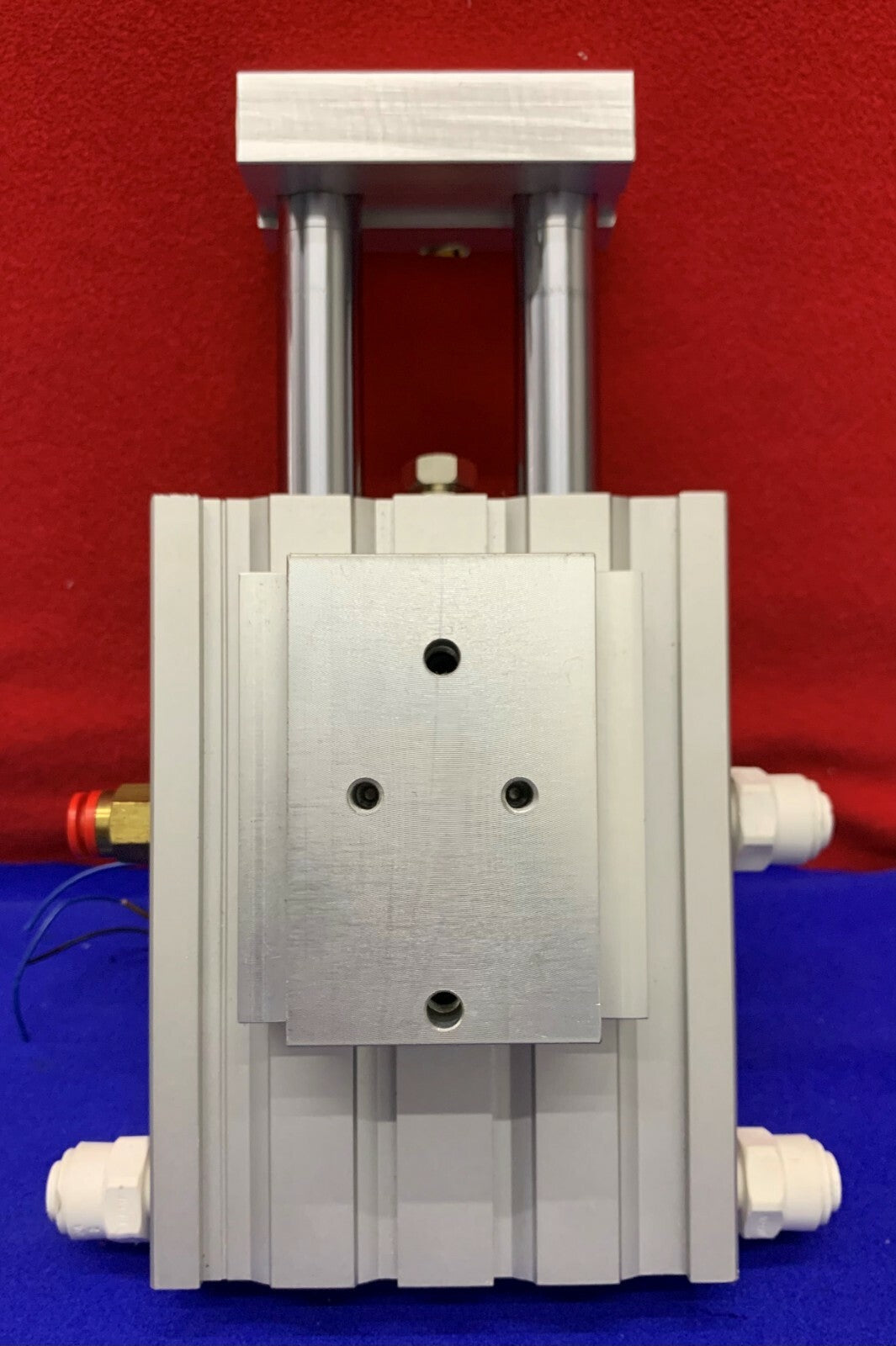 Cilindro guiado de doble vástago SMC CXSM32-50 con sensores SMC D-Z76 