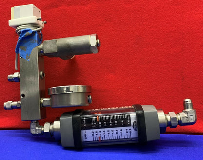 Misuratore di portata dell'acqua Hedland H605S-002 con manometro McDaniel 300 psi 