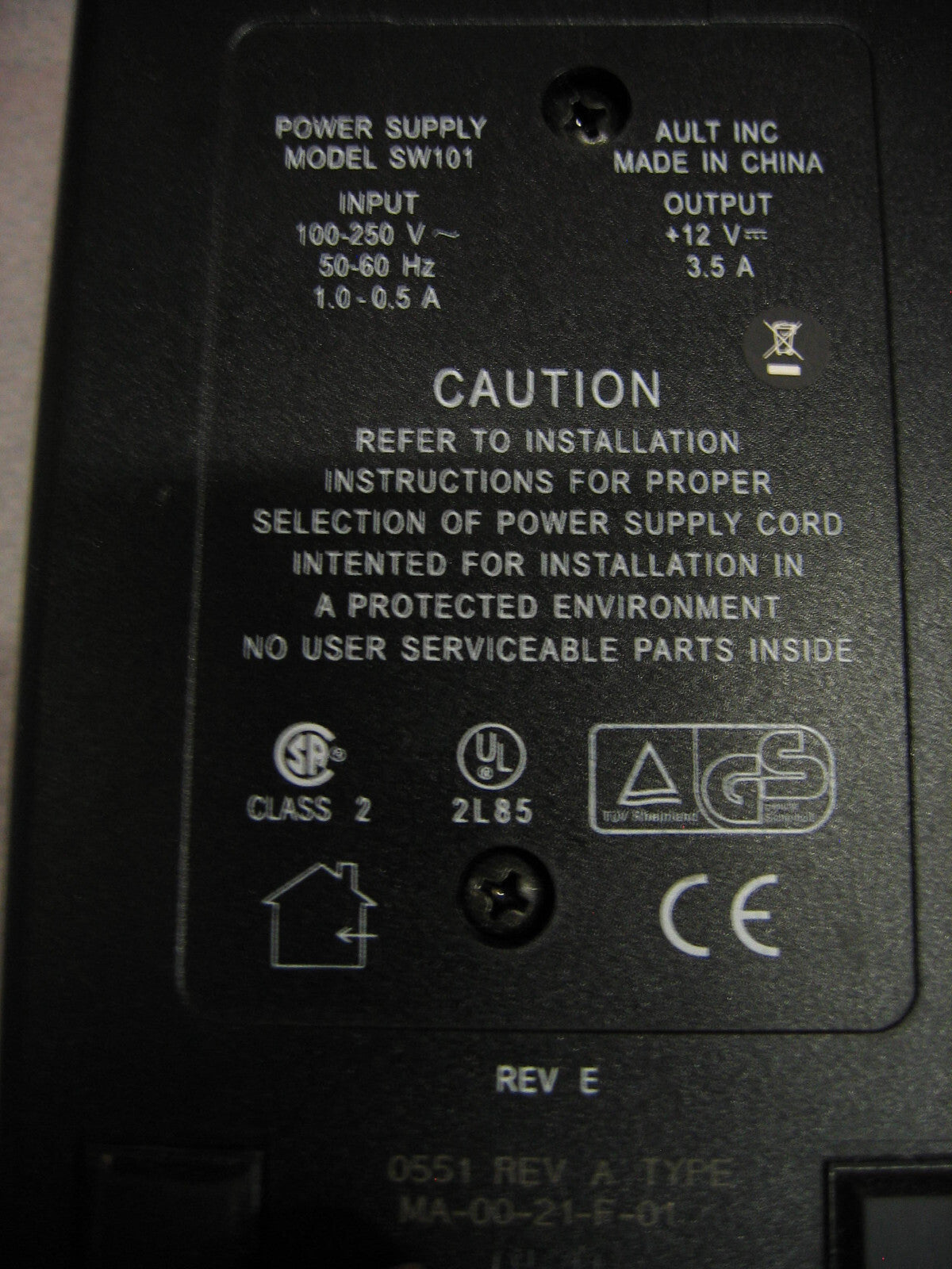 AULT INC POWER SUPPLY SW 101 MODEL 12 VDC @ 3.5 A  110-250 V  50/60 HZ