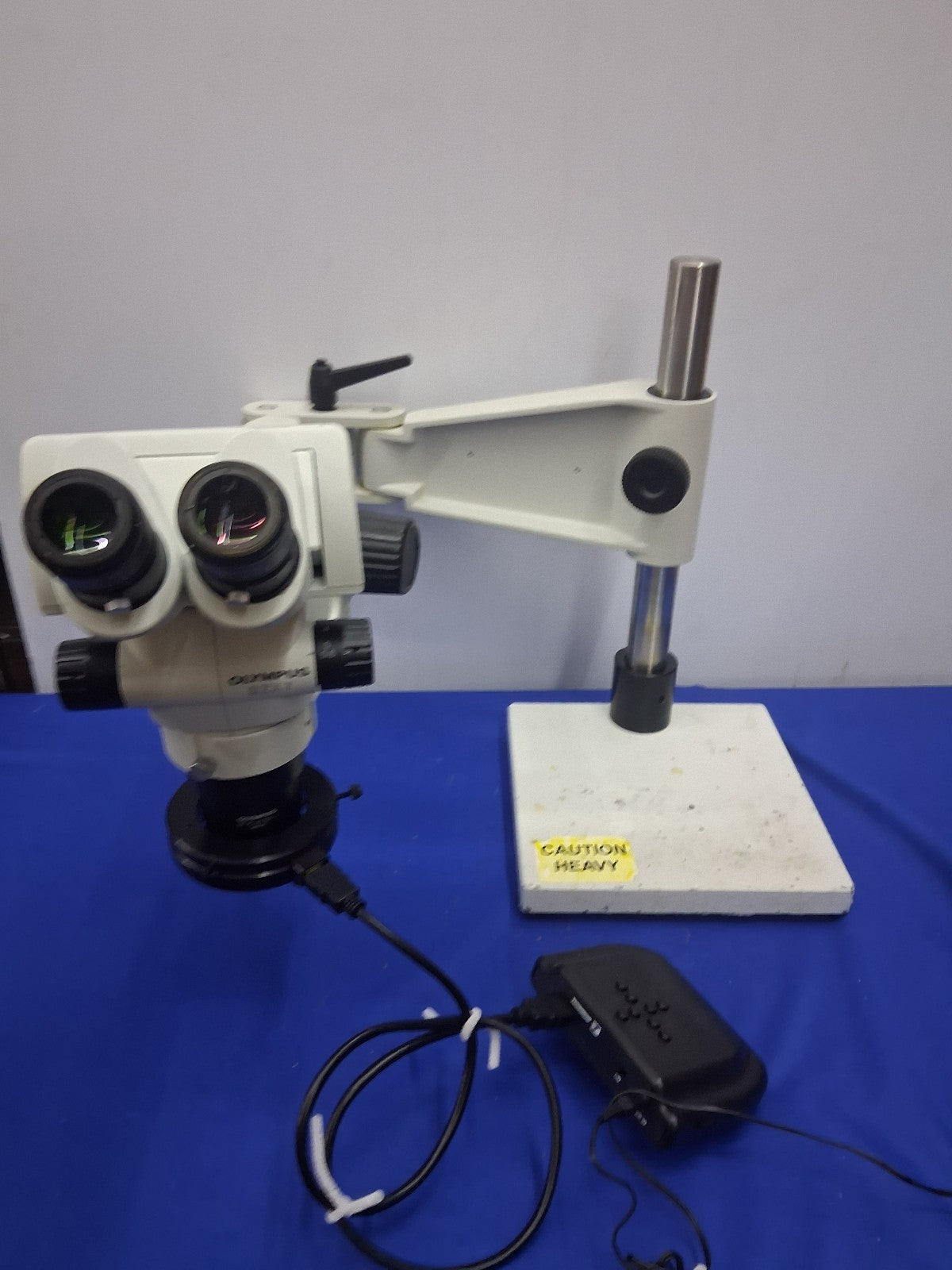 OLYMPUS SZX7 8-56 X SZX-TB1 TILTING ERGONOMIC BINOCULAR MICROSCOPE DF PL 0.75X-4