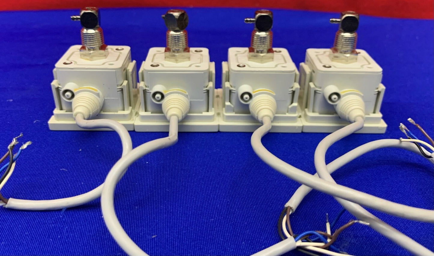 1 lote de 4 interruptores de vacío digitales SMC ZSE40-T1-62L 