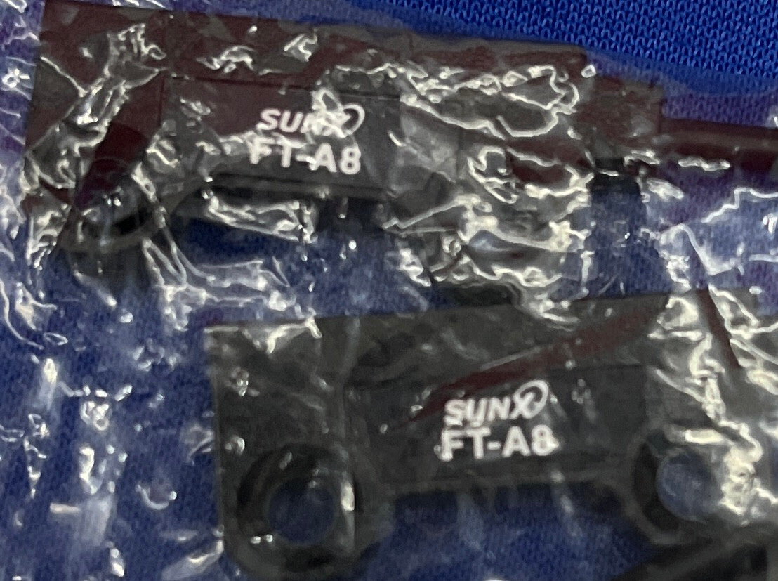 1 LOT DE 2 CAPTEURS À FIBRE OPTIQUE SUNX FT-A8 UFTA8