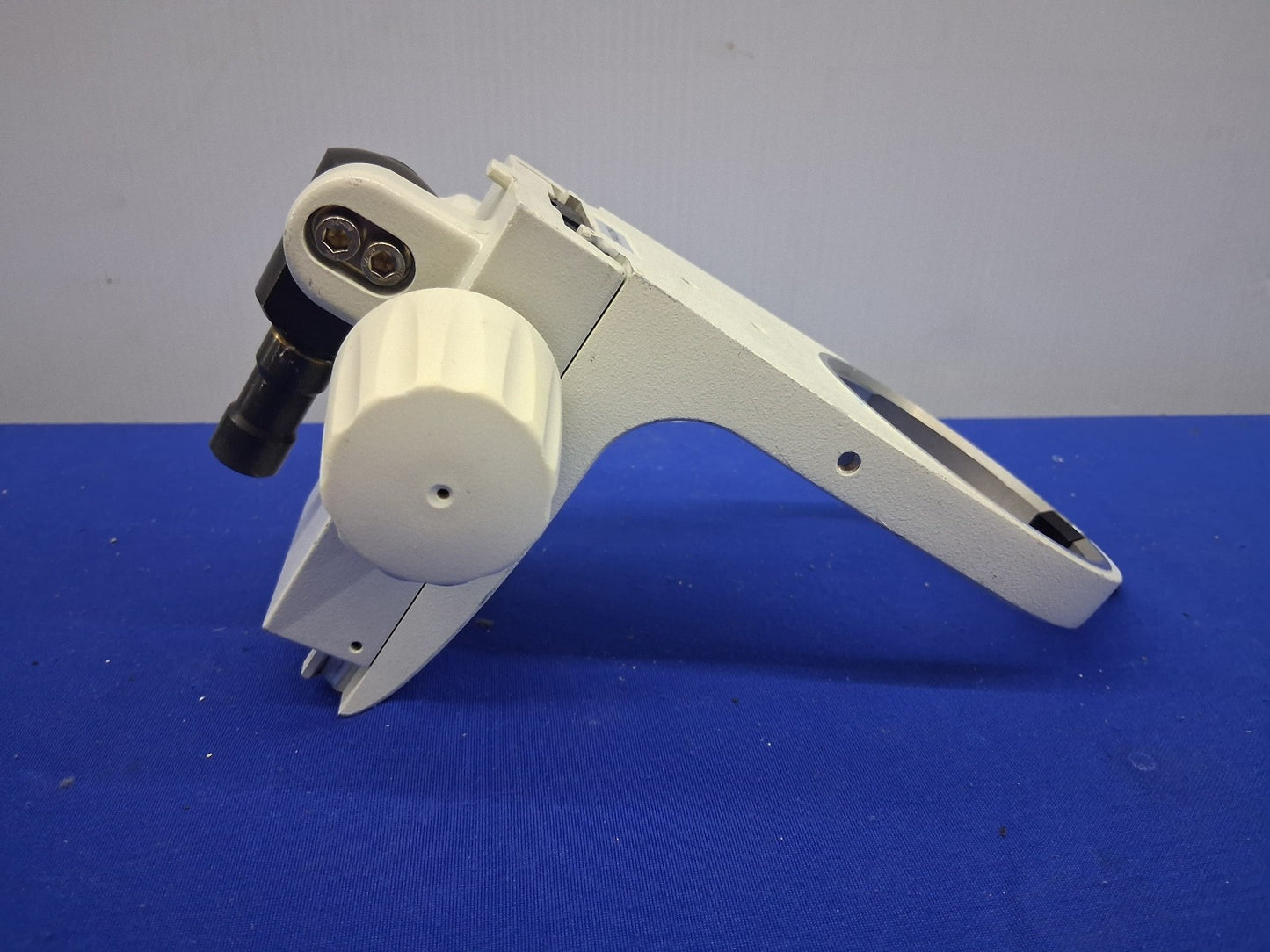 LEICA 10447254 STEREO MICROSCOPE FOCUS MOUNT POD HOLDER MICROSCOPE HOLDER  76MM