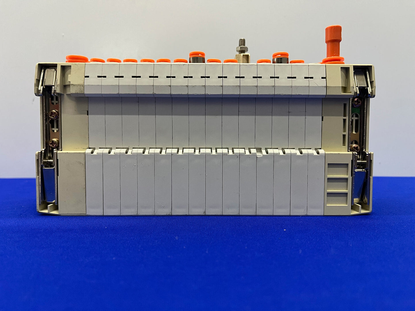 SMC SS5V1-1010983-03-1 STATION VENTIL VERTEILERBLOCK MONTAGE MENGE 14 SV1100-5FU 