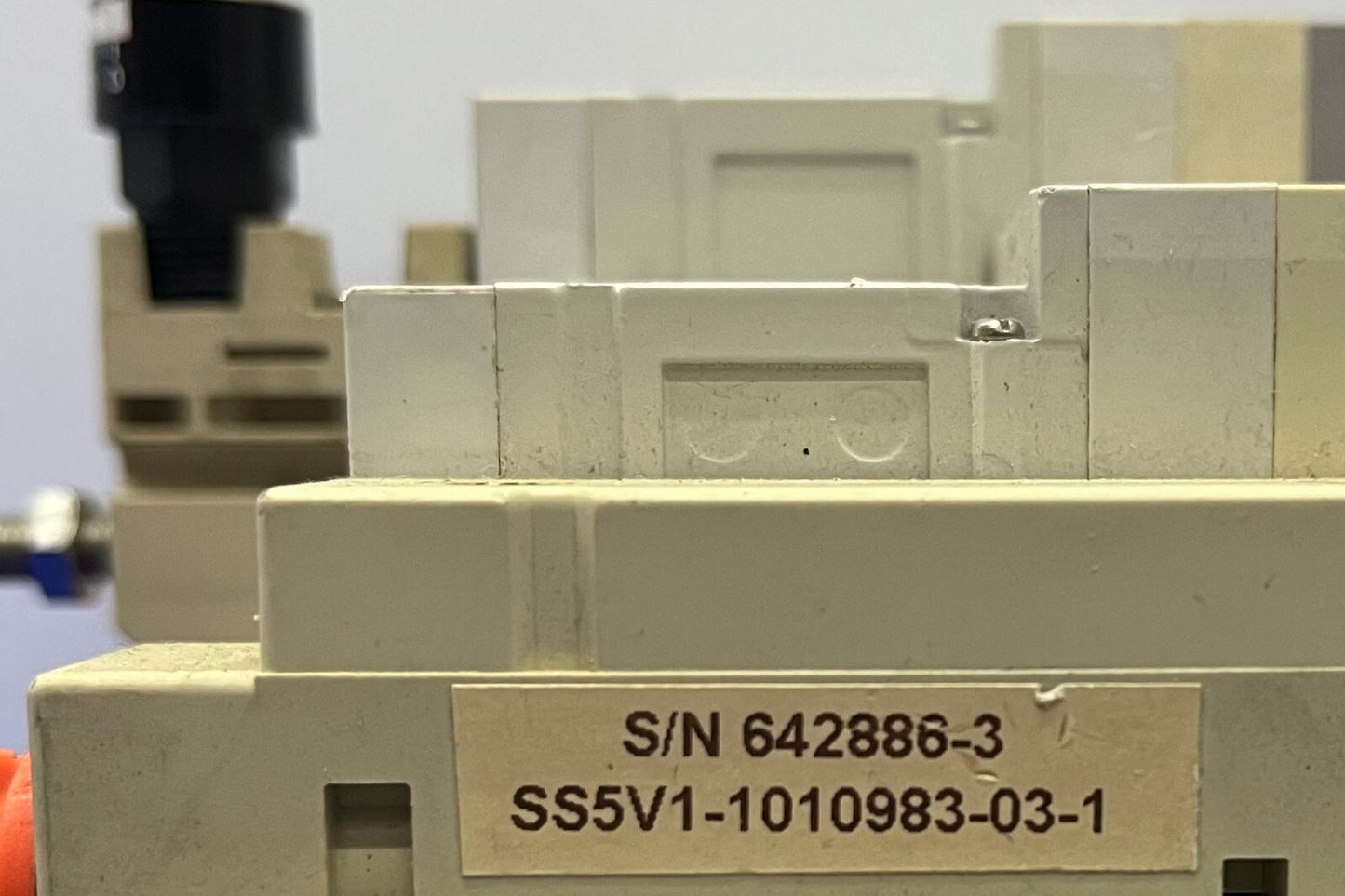 SMC SS5V1-1010983-03-1 STATION VENTIL VERTEILERBLOCK MONTAGE MENGE 14 SV1100-5FU 