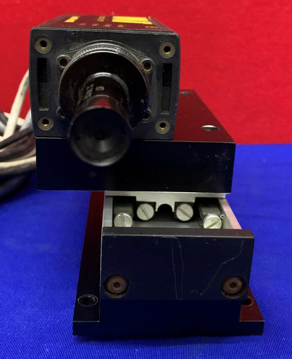 DVT SmartImage Sensor Serie 600 630 mit ALM LA2-6-2K Linearschlitten