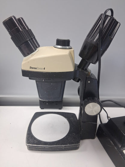 Leica StereoZoom 4 Microscope w/ 10X Eyepieces Stand & Light 7-30X Magnification