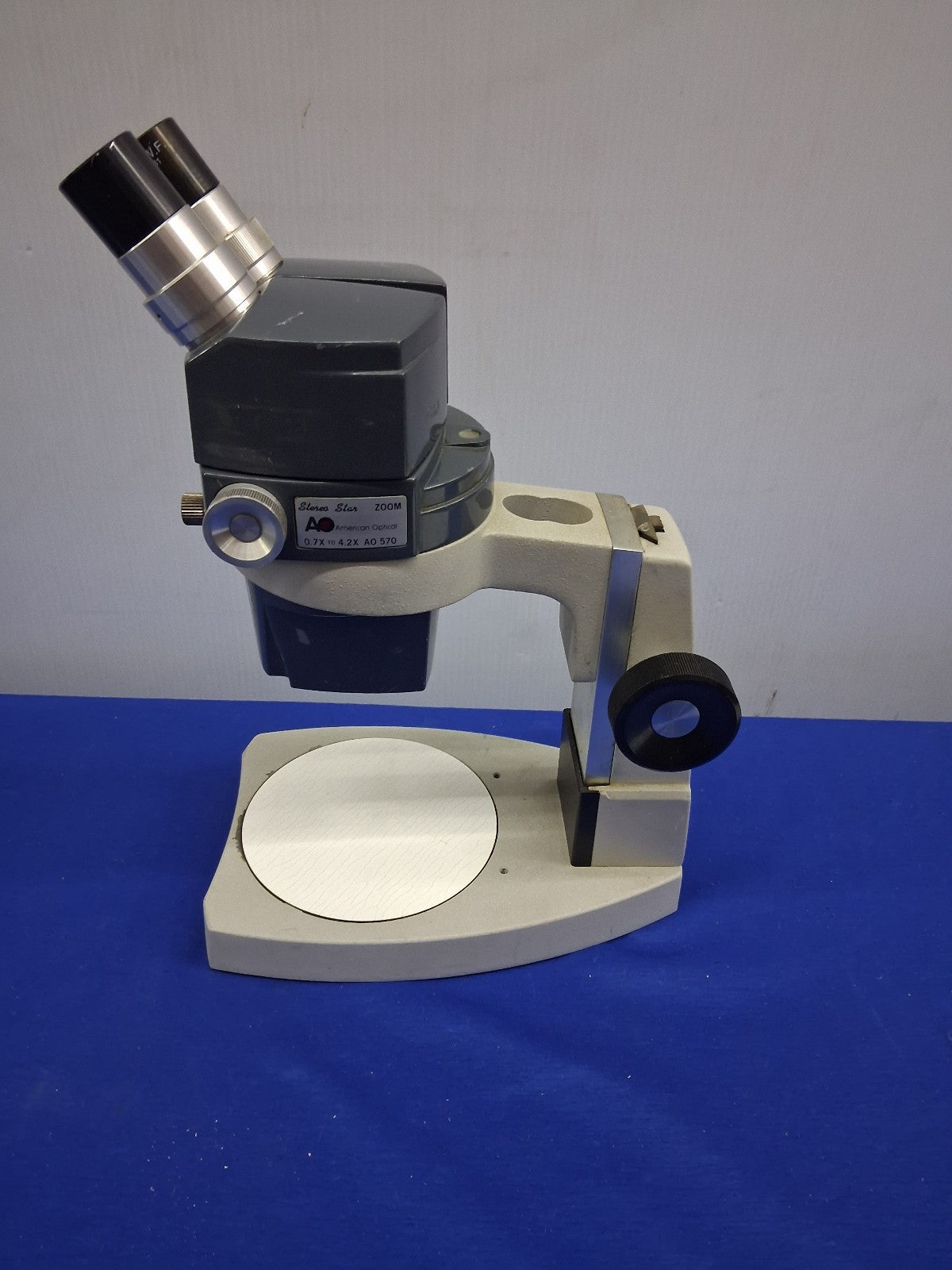 American Optical StereoStar Zoom 570 Vintage MICROSCOPE 0.7X To 4.2X & Stand