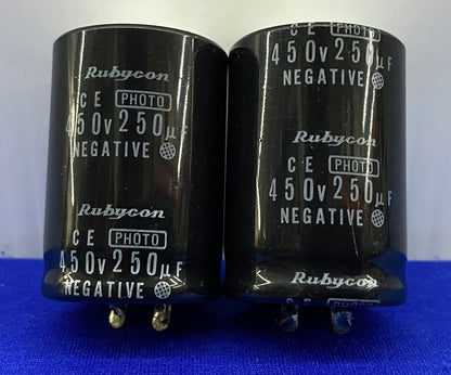 RUBYCON 450V250uF CONDENSATOR, ITEMS ZIJN GEBRUIKT, WORDEN VERKOCHT ALS '1 LOT QTY 2'