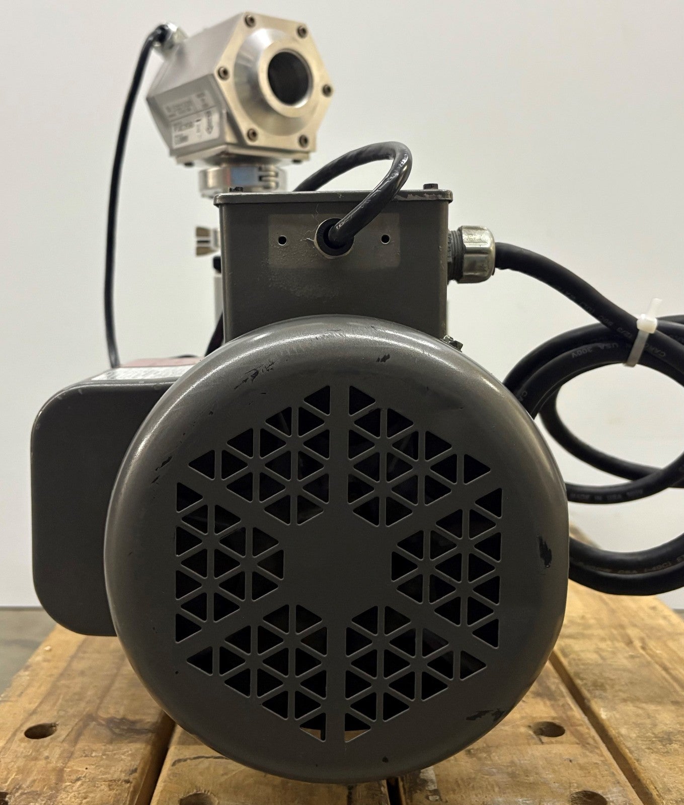 LEYBOLD TRIVAC D16B ROTARY VANE VACUUM PUMP 898698 & BALDOR MOTOR - PARTS/REPAIR