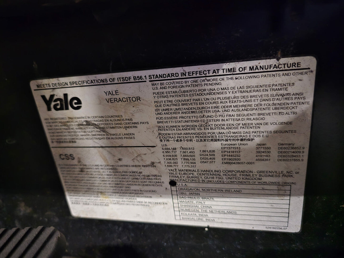 YALE FORK LIFT TRUCK ERC030VAN36TE082 36 VOLT INCLUDES CHARGER 2700 lBS MAX