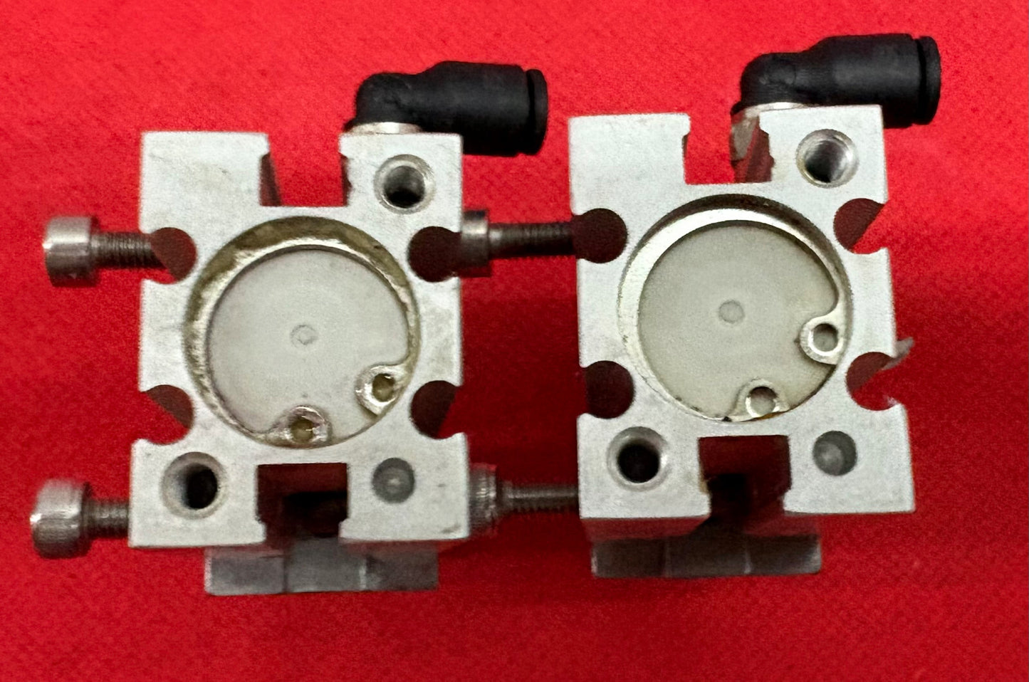 SMC MHZ2-16D2 PNEUMATIC PARALLEL FINGER GRIPPER 16mm - 1 LOT QTY 2