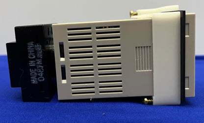 TEMPORIZADOR DIGITAL OMRON H5CL H5CL-A CON BASE OMRON P3GA-11 - PARA PIEZAS/REPARACIÓN