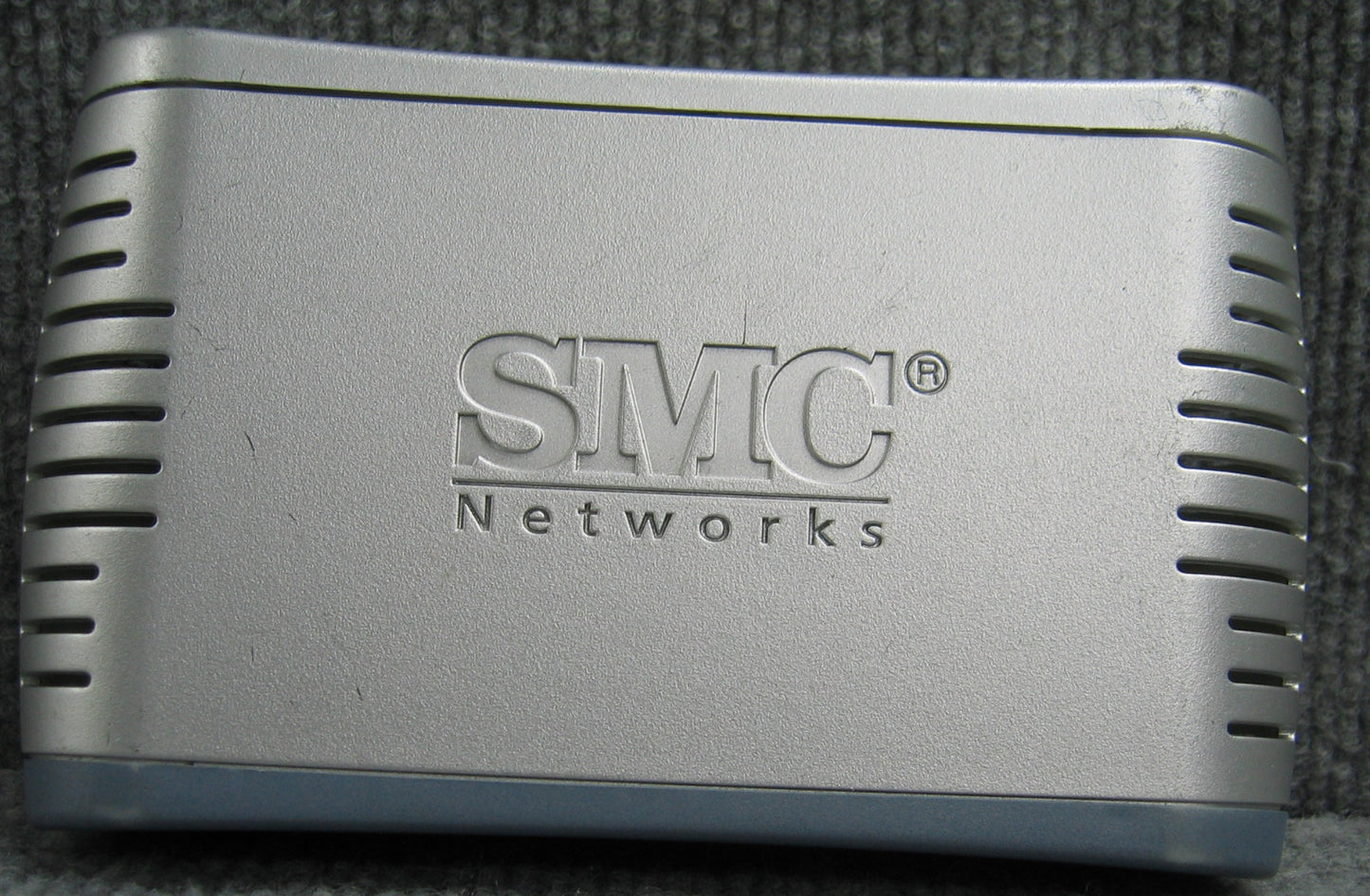 COMMUTATEUR RÉSEAU DE BUREAU ETHERNET 5 PORTS SMC NETWORKS SMCGS5 LNA